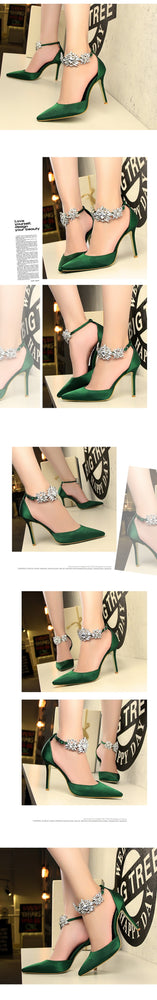 Elegant Crystal Pearl Pointed Toe Shoe